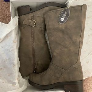 White mountain boots size 9.5